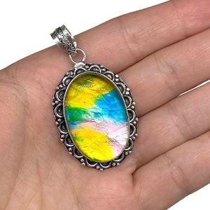 Colorful Oval Pendant Necklace